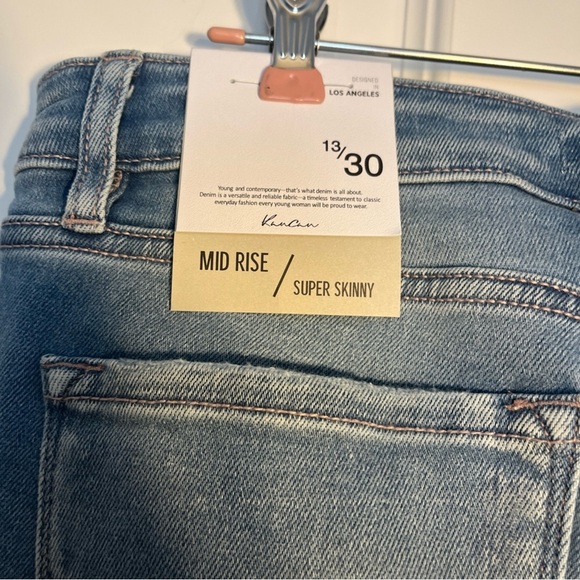 NEW Kancan Stone Wash Distressed Denim Mid Rise Super Skinny Jeans Size 13/30 - Picture 8 of 11